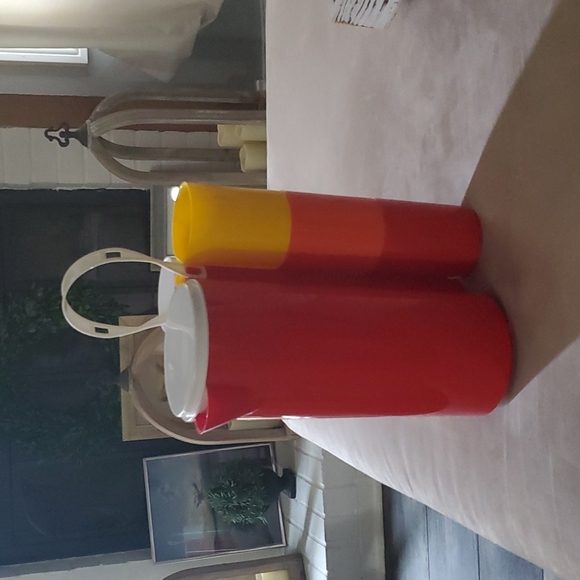 Vintage Ingrid Chicago plastic travel pitcher with 6 cups - Picture 2 of 5